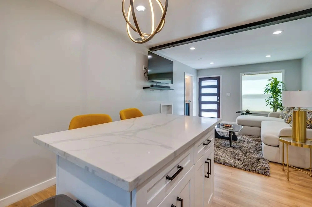 Work, Play & Unwind! Sleek LA Apartment w/ Yard