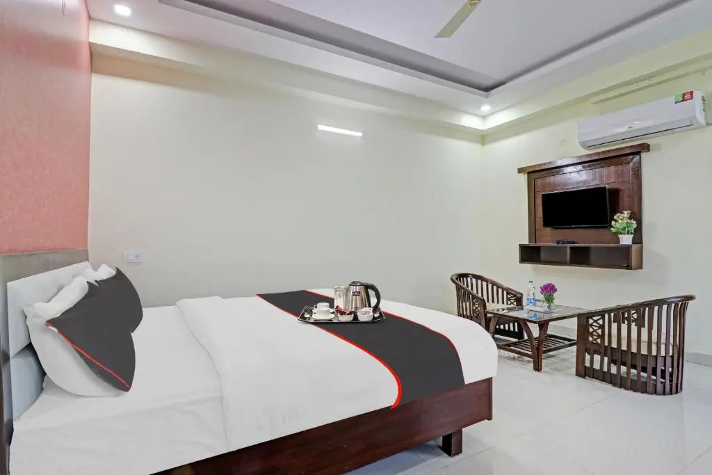 Collection O 70326 Hotel Premnagar Heights