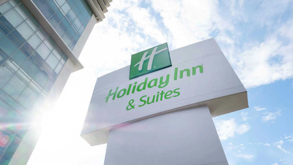 Holiday Inn & Suites Jakarta Gajah Mada by IHG