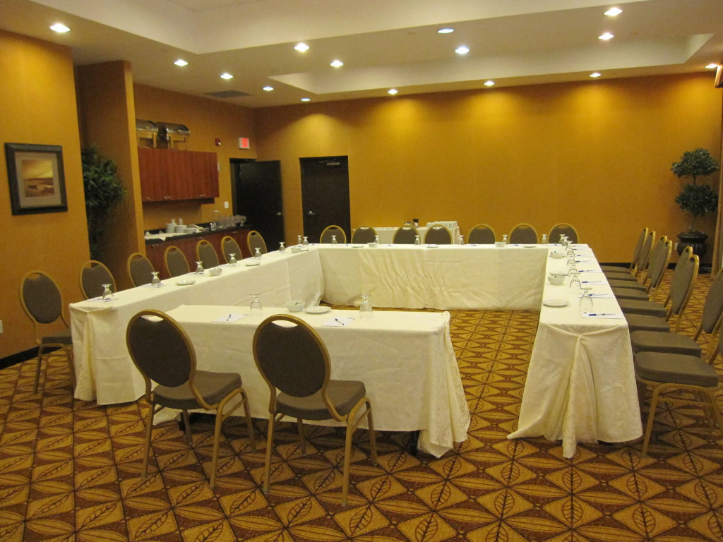 Holiday Inn Express Hotel & Suites Clarington - Bowmanville by IHG