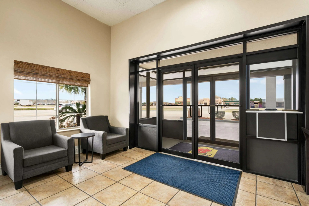 Super 8 by Wyndham Gulfport Airport NW Near Biloxi