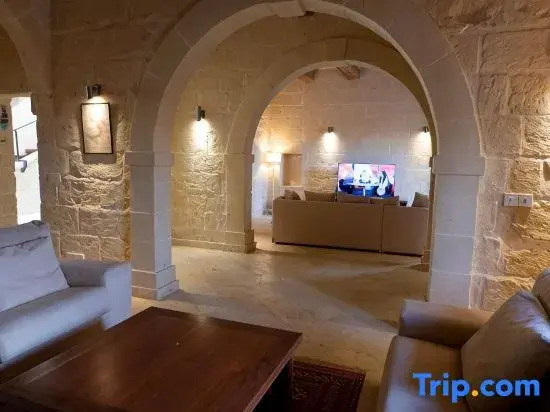 OneFifty - 4 bedrooms (sleeps 8+2 kids) Xaghra village