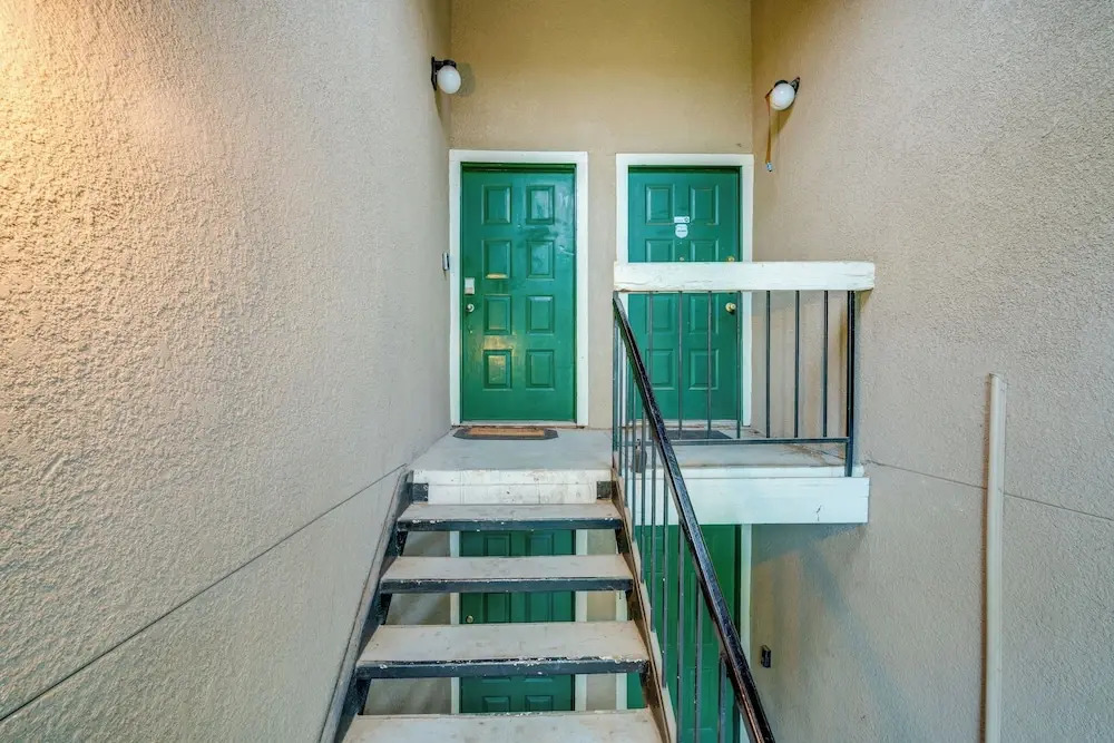 1 Mi to Northpark Center: Bright Dallas Condo