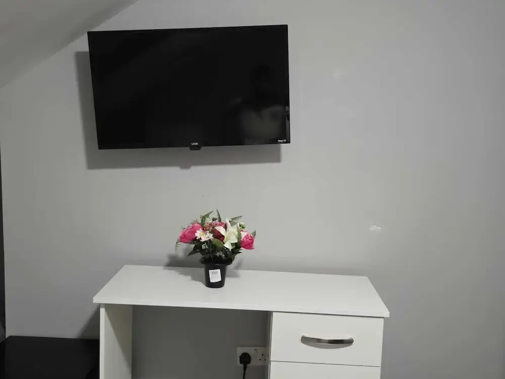 Heathrow roomzzzz BnB