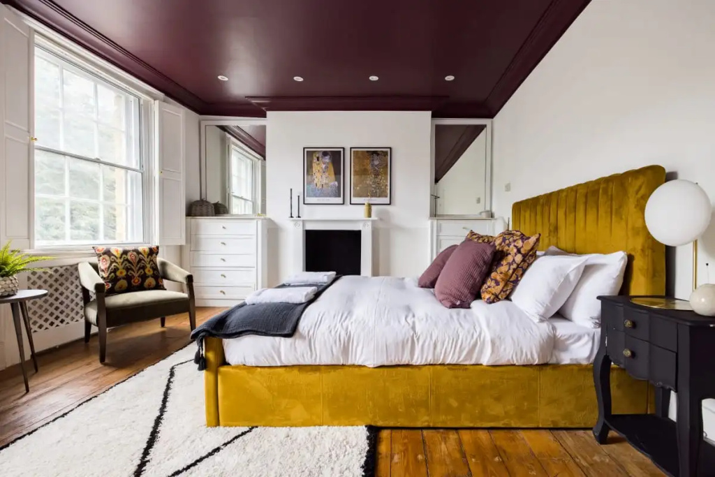 The Heart of Angel - Bright 2BDR House with Terrace, Gym & Cinema