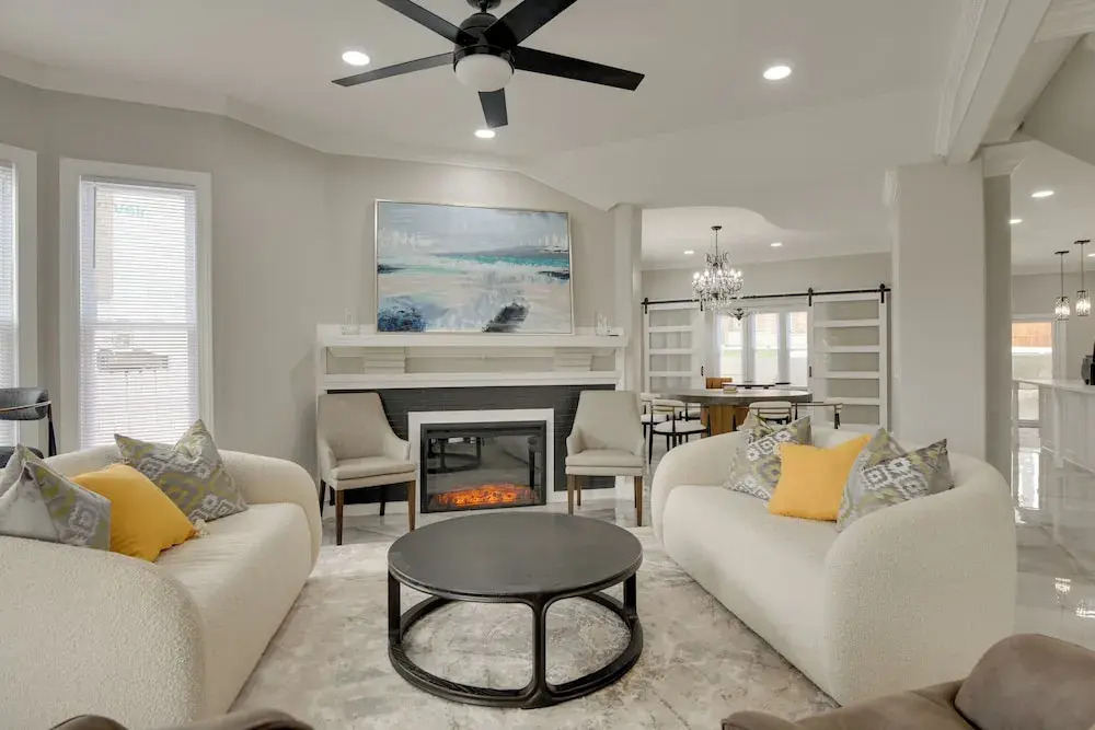 5 Mi to Inner Harbor: Expansive Family Getaway