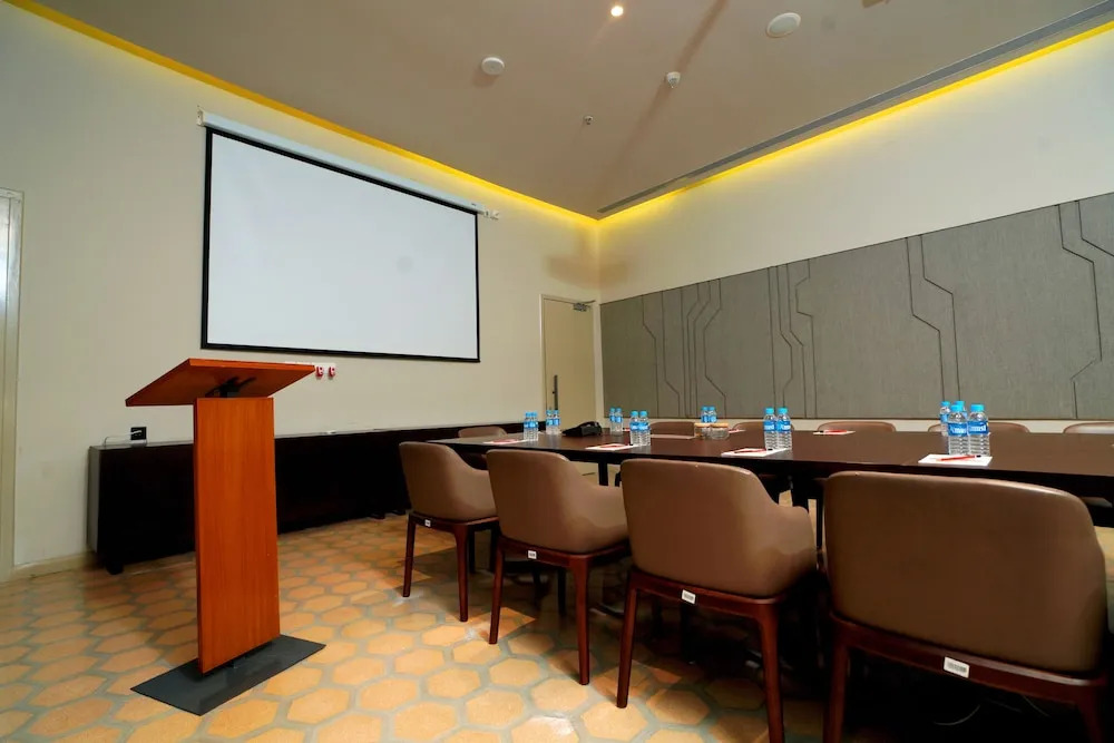 Holiday Inn Resort Kolkata NH6