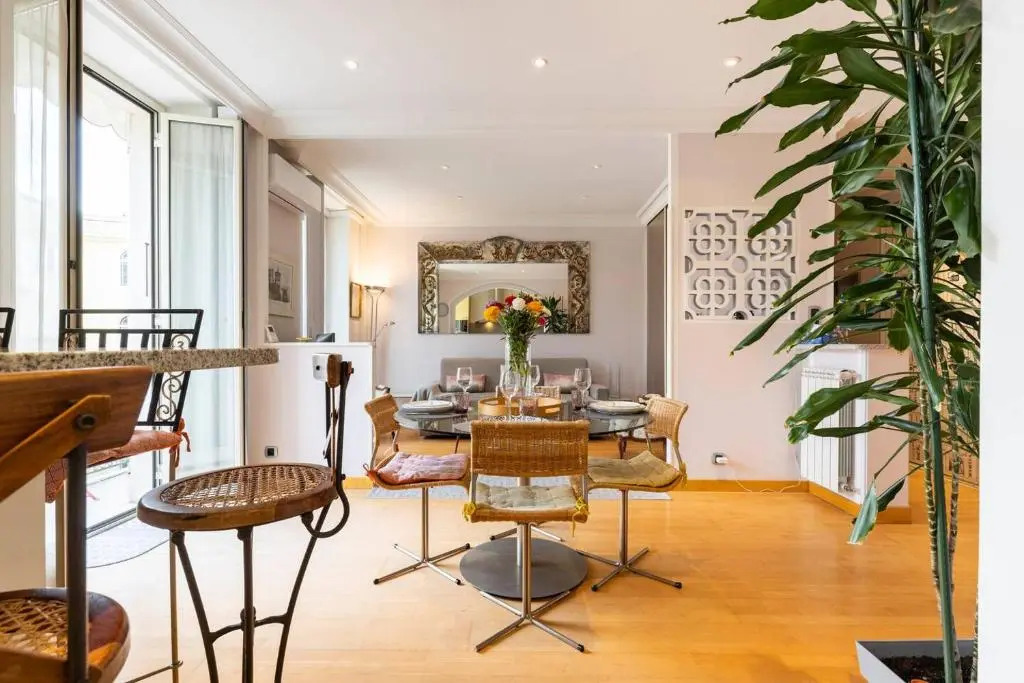 From 1882, romantic flat, in the Golden Square