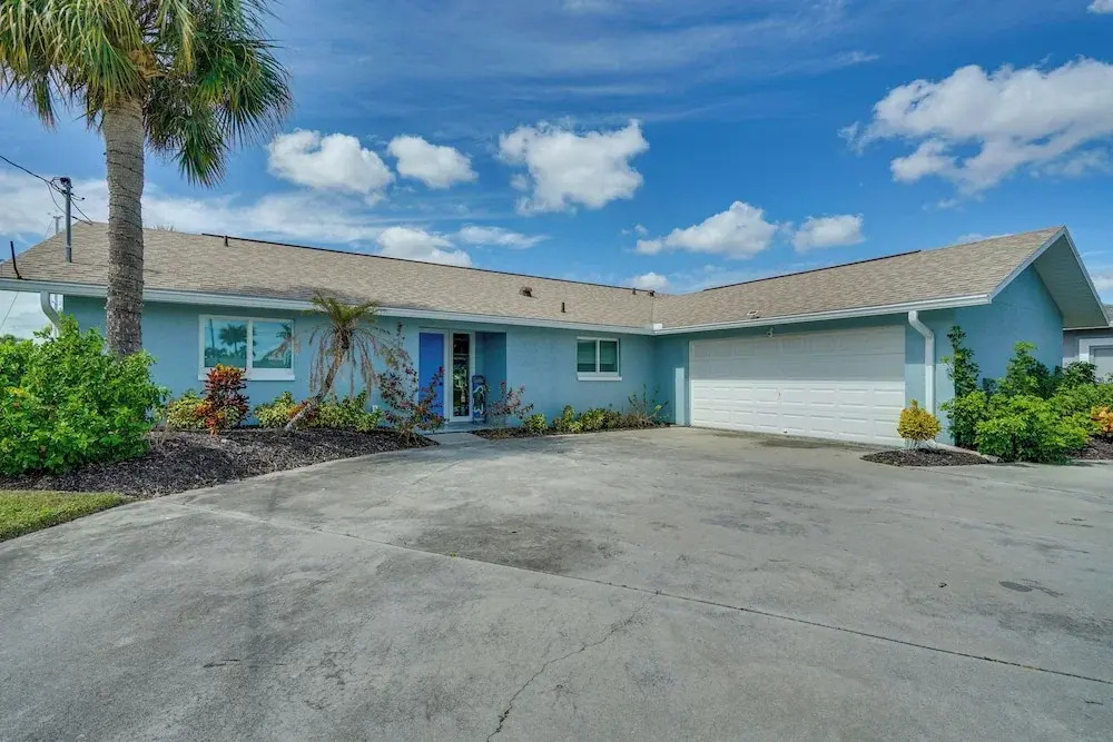 Swim, Fish & Boat: Beachy Home in Cape Coral!