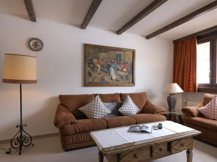 Apartment Chesa Linaria by Interhome