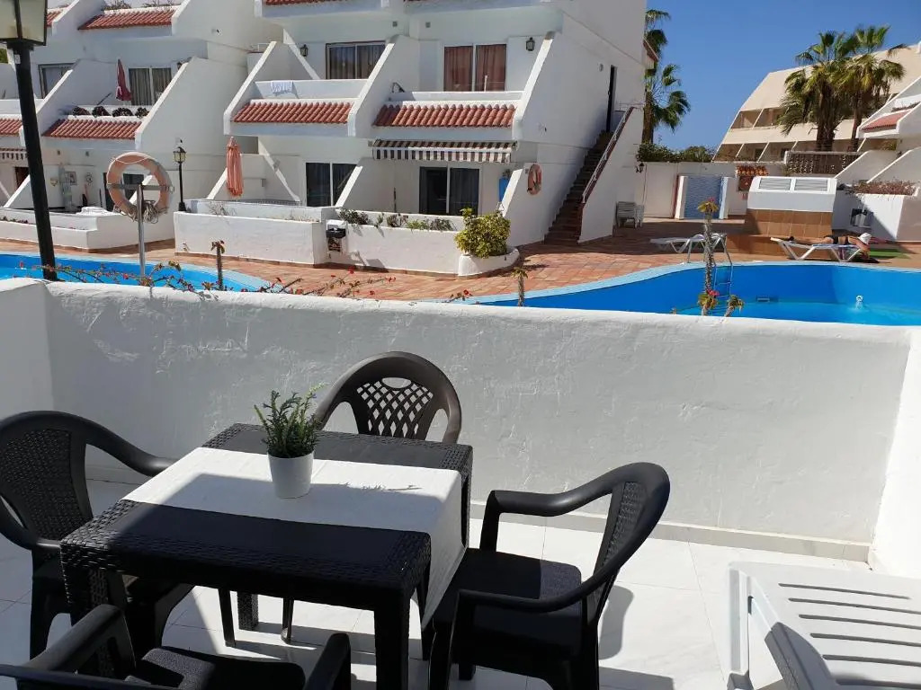 Casa Las Flores with heated pool, only 490 meters to the beach, balcony, wifi