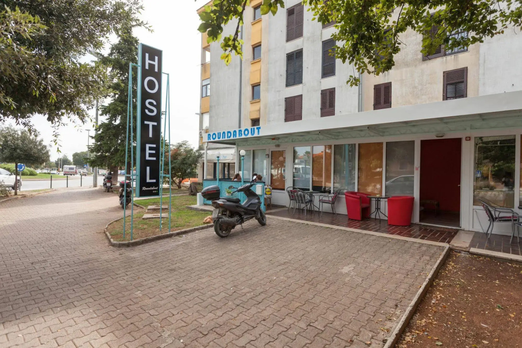 Roundabout Hostel - hostel