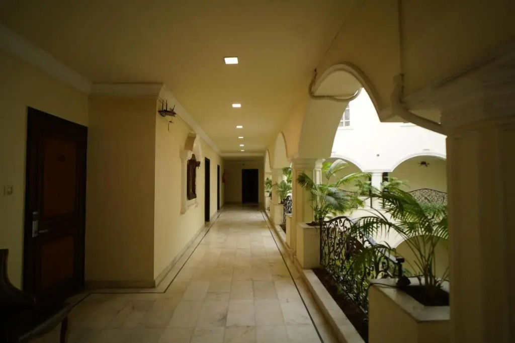 Hotel Arya - Unmarried Couples are not Allowed