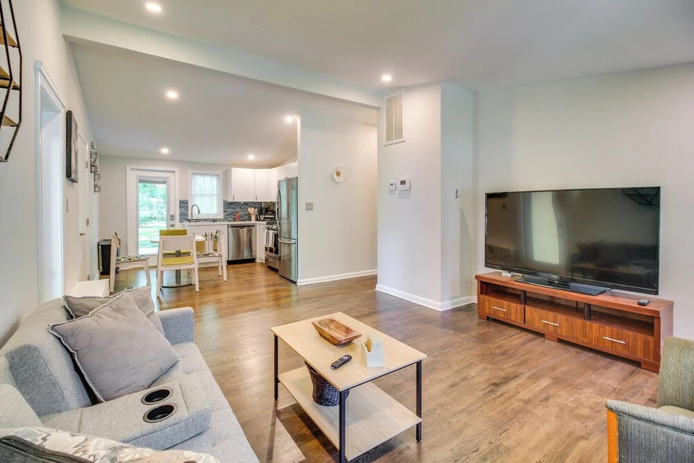 3 Mi to The Battery! Home w/ Spacious Backyard