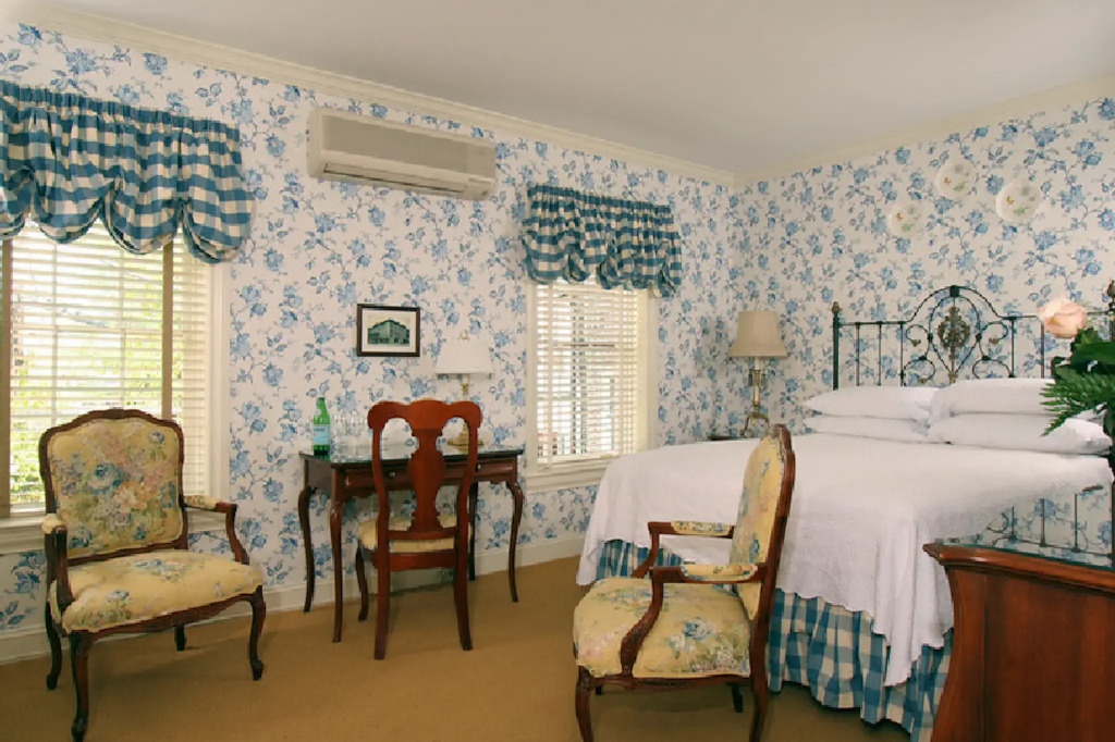 Lambertville House