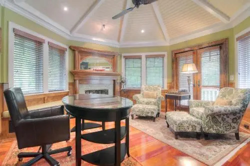 215 Glen Abbey