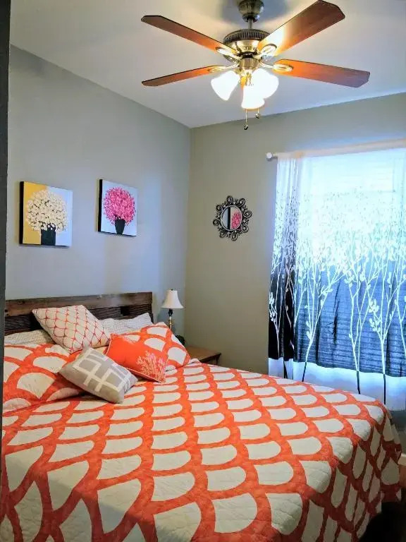 3 Bedroom Resort Style Condo, 3 Miles to Disney