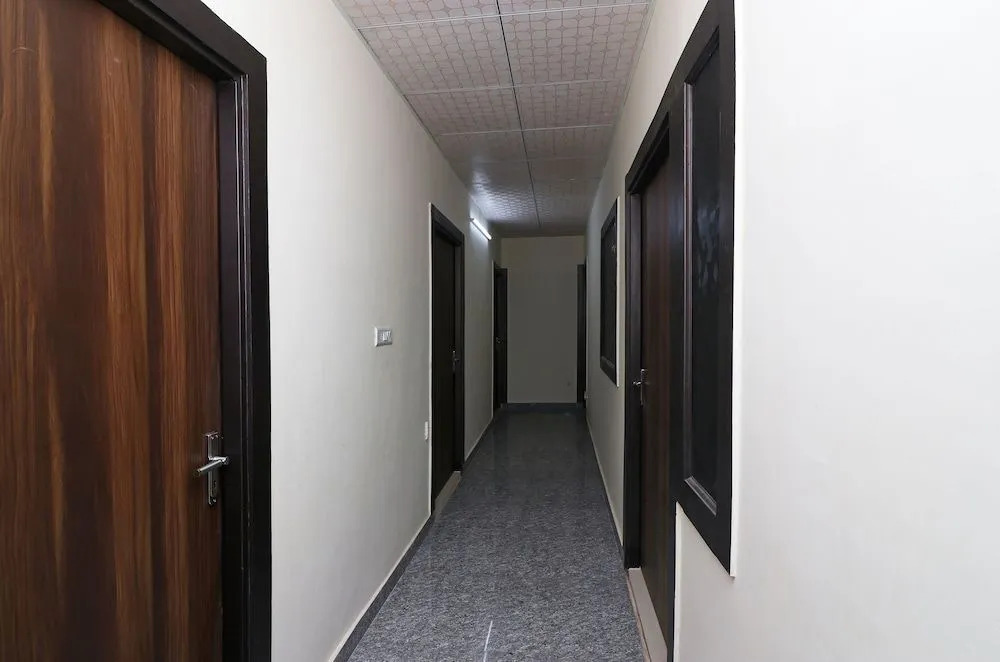 Oyo 23157 Grand Sudershan Hs
