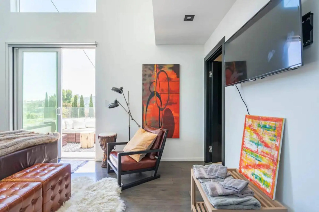 Troy Dr - Sleek & Modern Hollywood Hills Home With Stunning Views