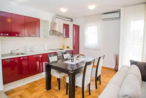 Olea, Two-Bedroom Duplex Suite near Žnjan Beach