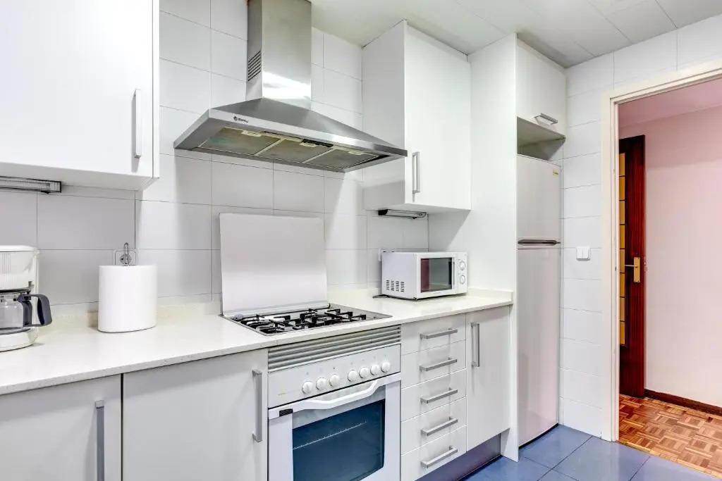 Spacious 4 Bedroom Apartment Fira BCN & Camp Nou