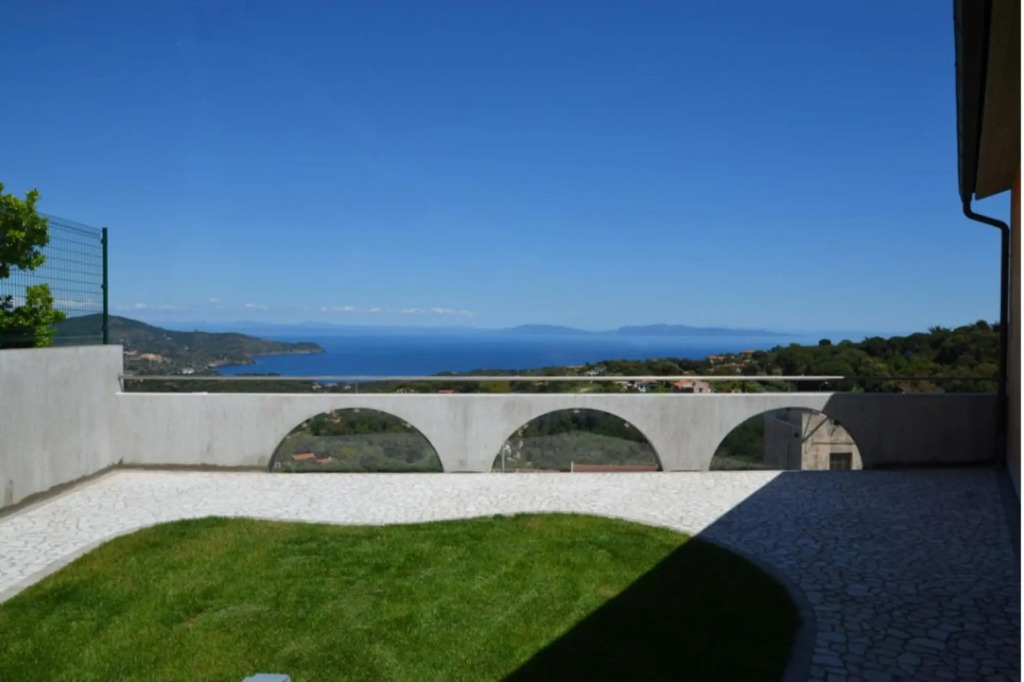 A few meters from the center of Capoliveri, attic penthouse with panoramic views-MANSARDA