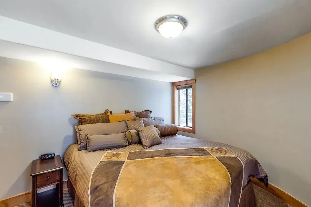 Corrock Style - Luxury Hot Tub Home Near Ski Lifts & Downtown Ketchum