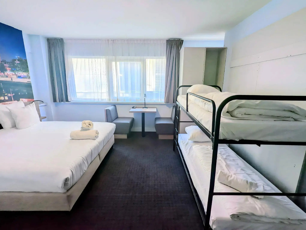 Rotterdam Teleport Hotel