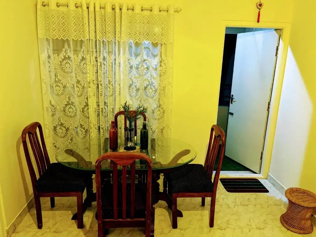 Artistic 2BHK in the downtown close to everything