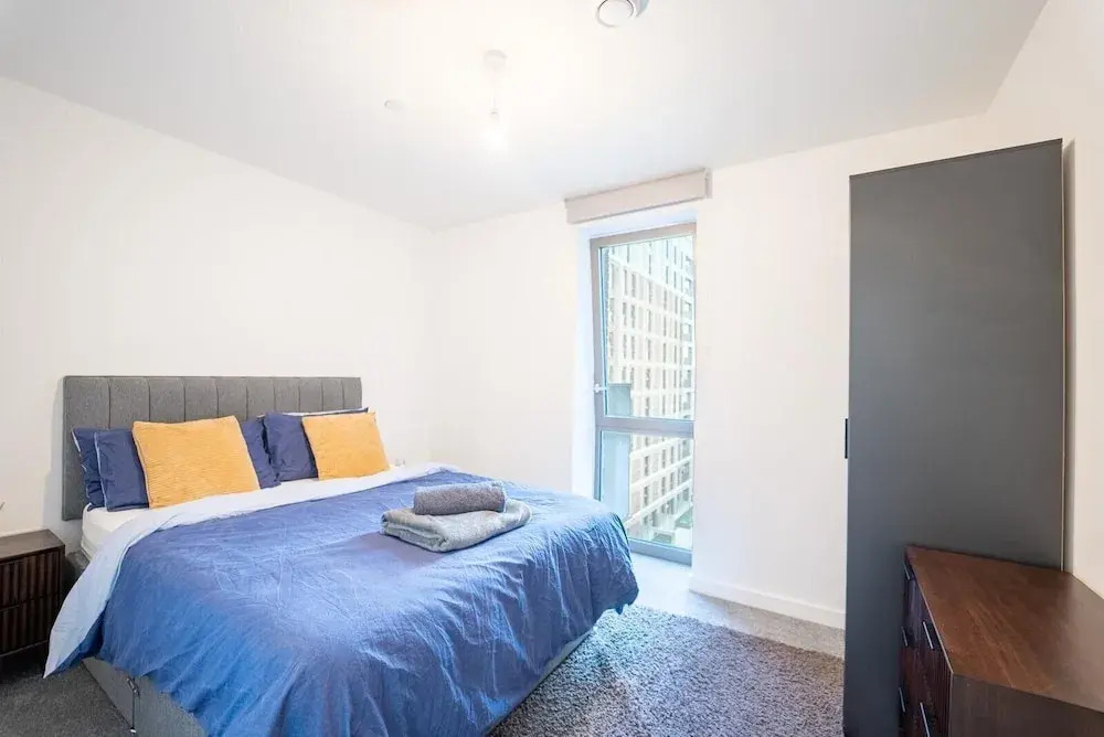 4 Guests - Close Airport - 25min Central London