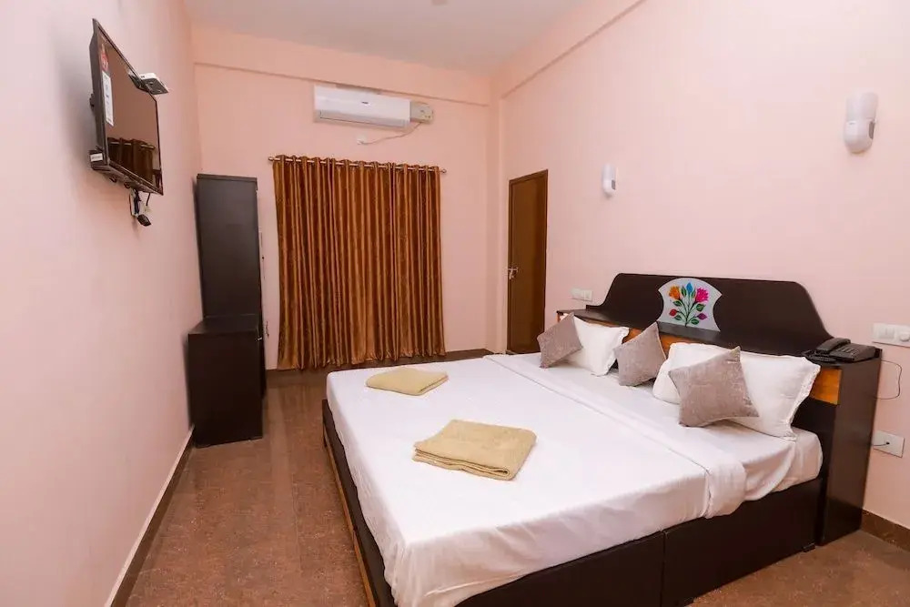 Adona Residency - Hostel