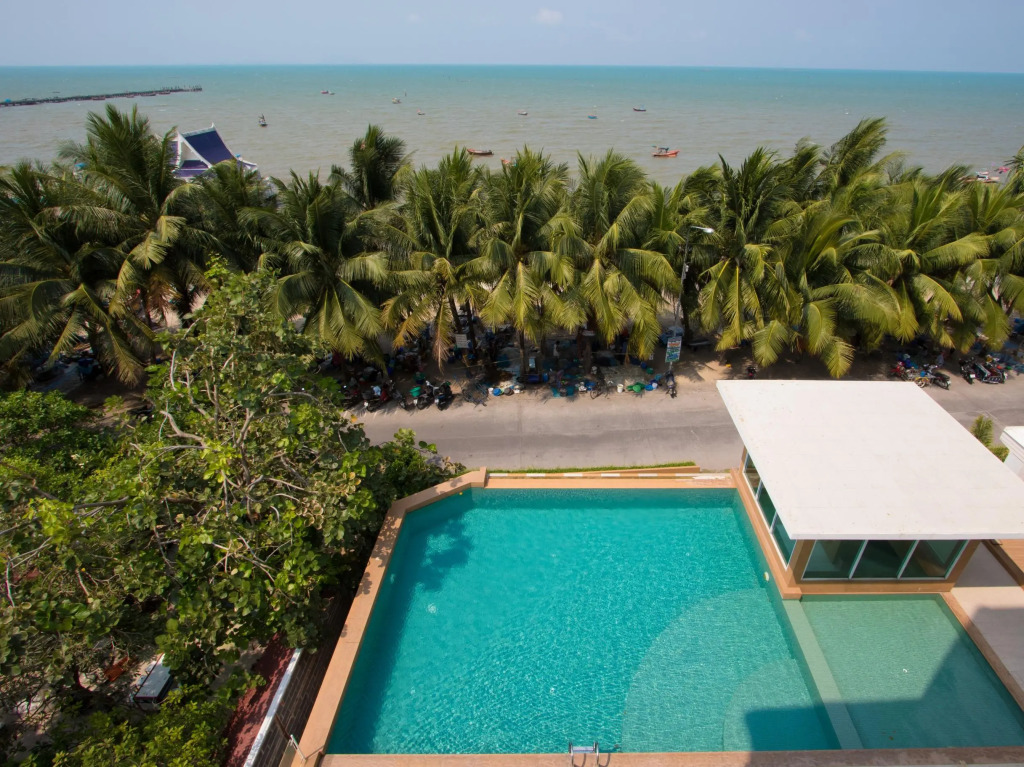 Bangsaen Cabana บางแสน คาบาน่า
