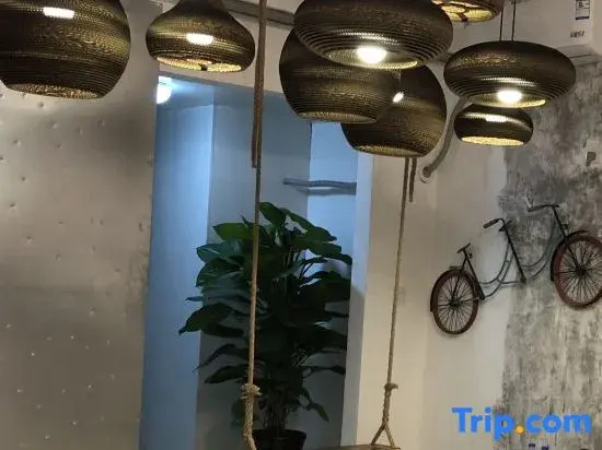 Langqin Themed Homestay (Baolong Plaza)