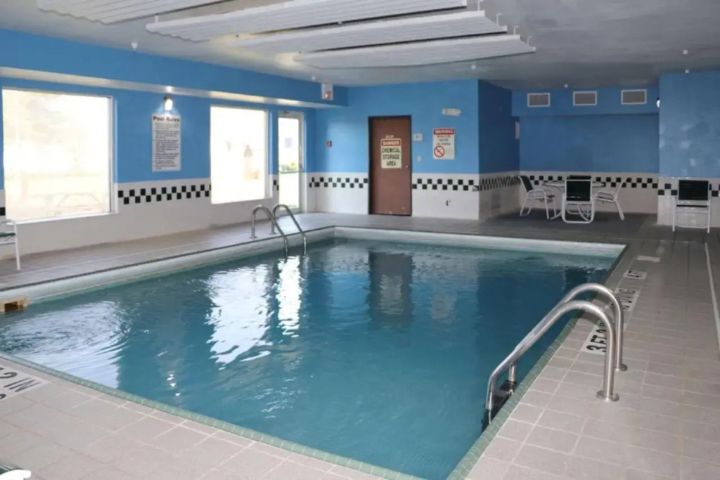 Econo Lodge East