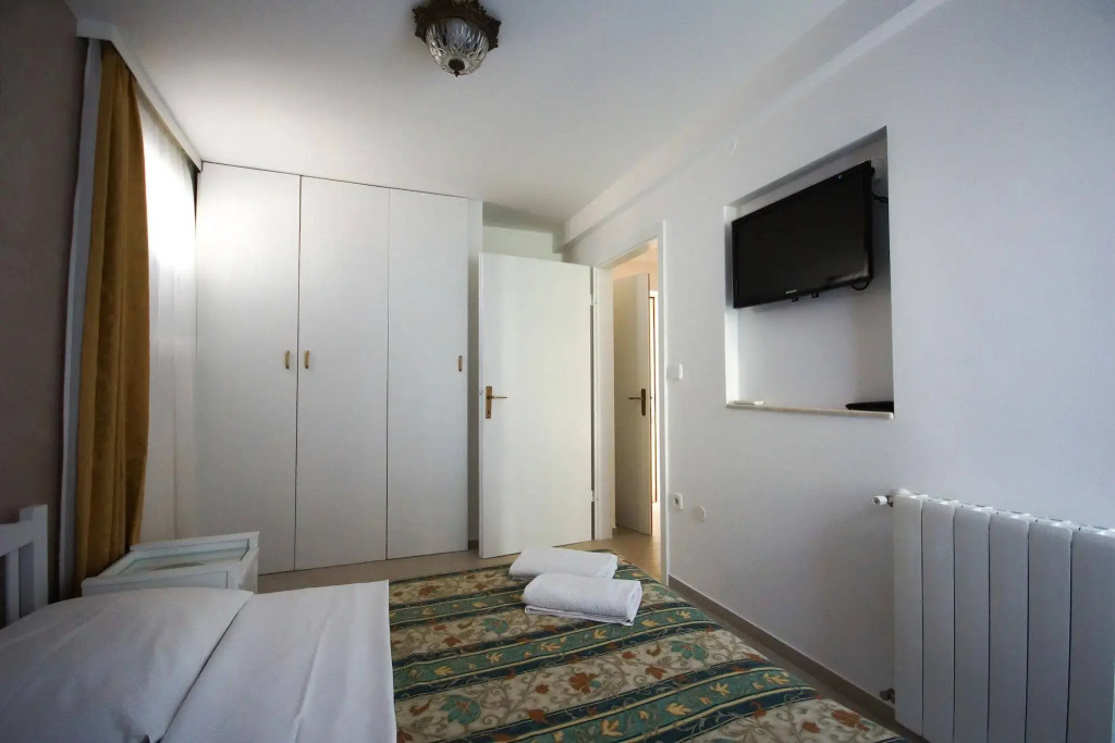 Apartments and Rooms Degra