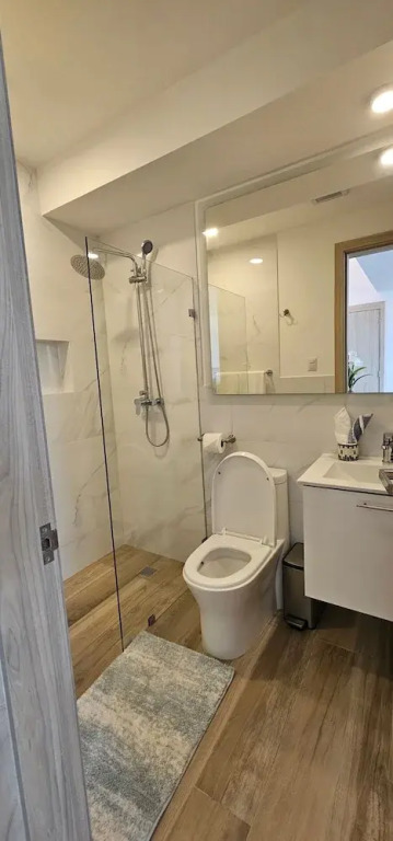 The Beach Spacious 2 Bedroom 2 Bath Apartment on top Floor With Stunning Views