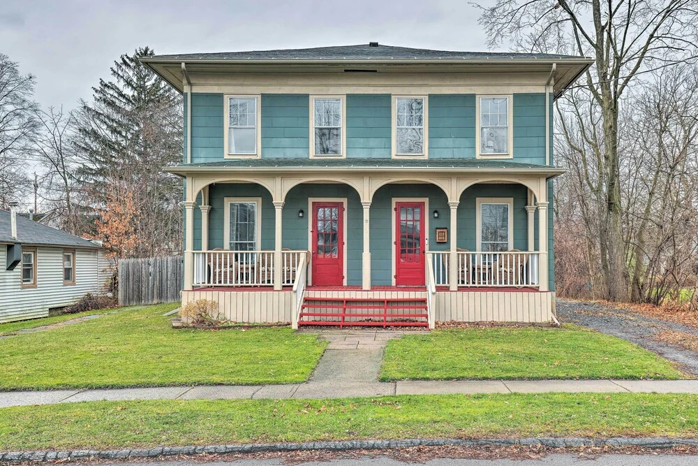 Victorian Home in Penn Yan about 1 Mi to Keuka Lake!