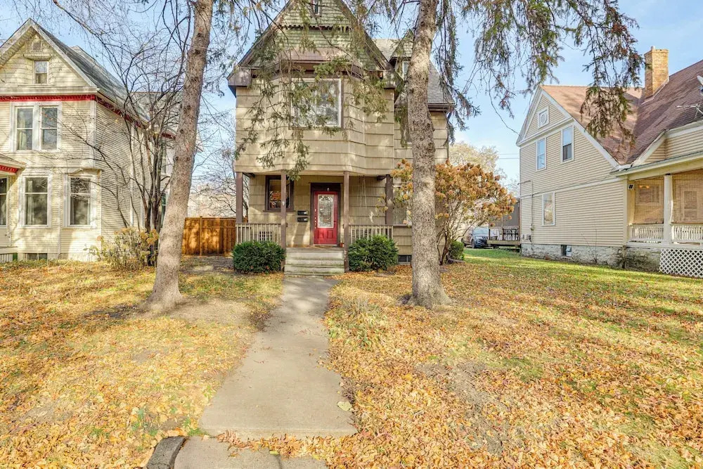 Central Duplex Townhome Close to Twin Cities