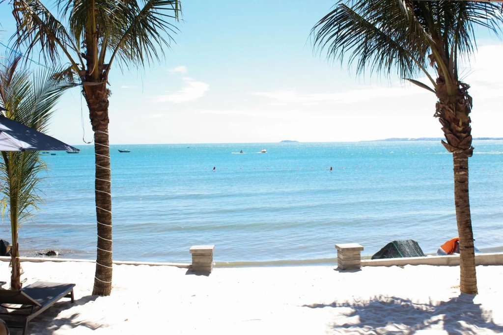 Eagles Beach Resort