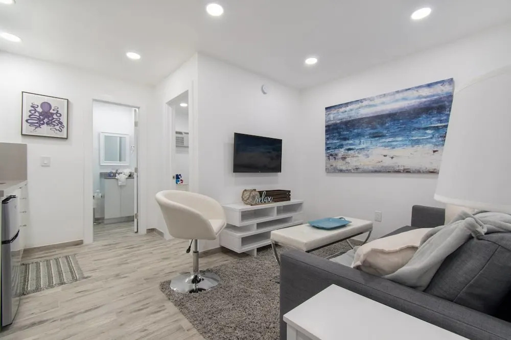 Stylish 1BR W Parking Space & Near the Beach 1
