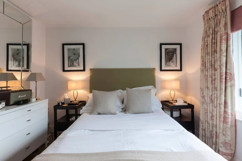 Bright 2 Bedroom Apartment Chelsea