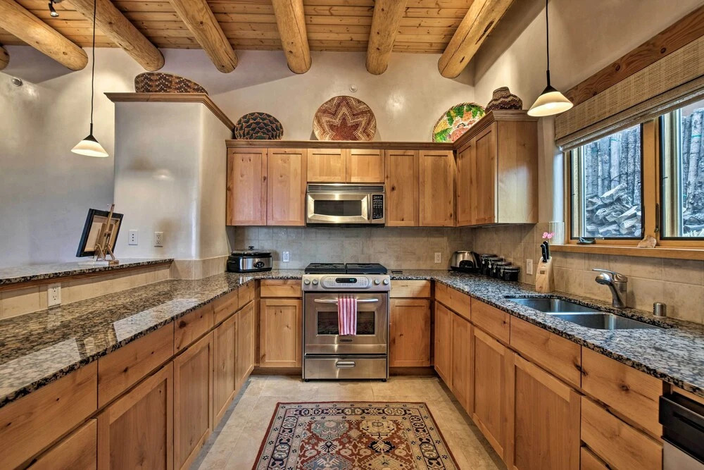 Adobe-style Home w/ Views < 5 Mi to Santa Fe Plaza