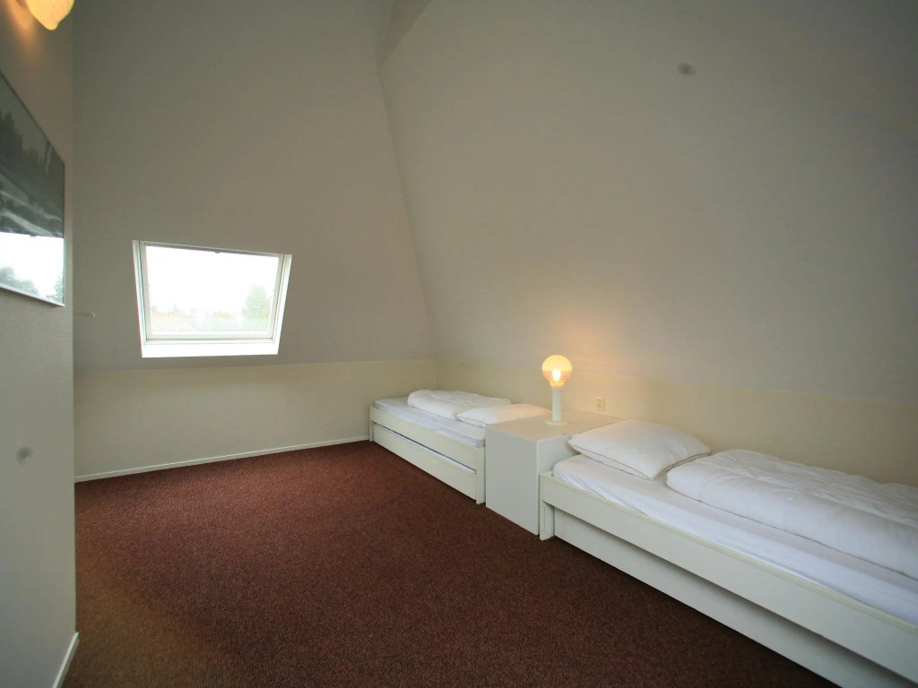 Detached bungalow with whirlpool and solarium, in nature