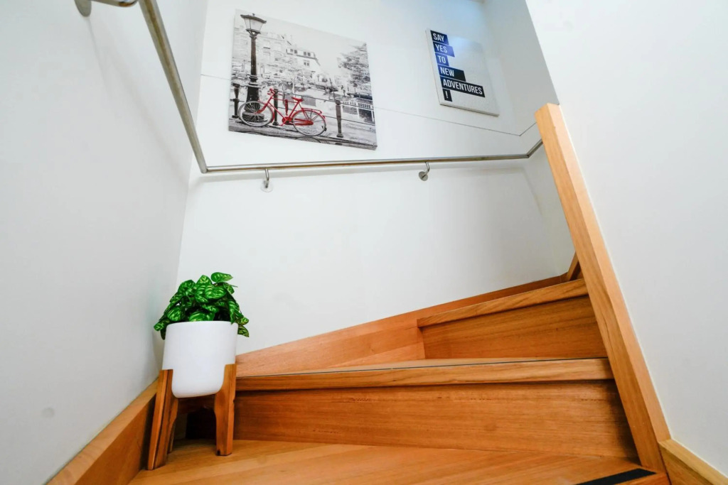 U101 Brunswick Living First Floor Balcony Close to APT and CBD Free Wifi Tram at Doorstep