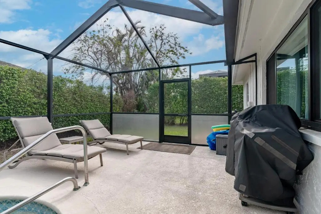 Short Walk to Maple Beach Access I 3/2 w/ Heated Pool
