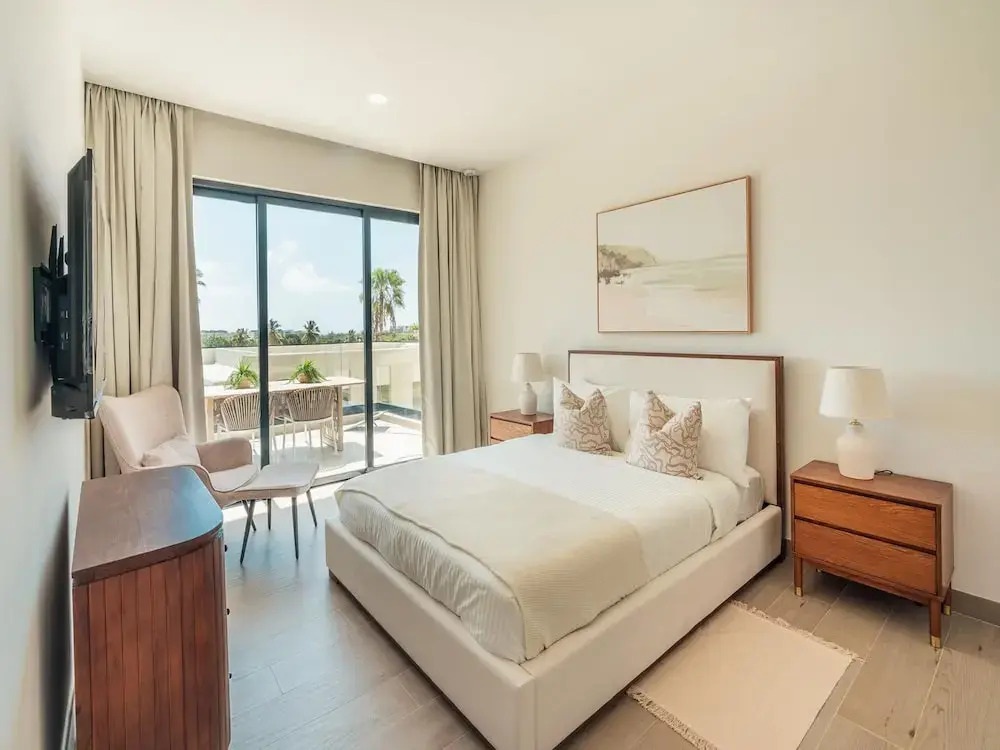 4 Guest 2 Bedrooms Balcony and Shared Pool