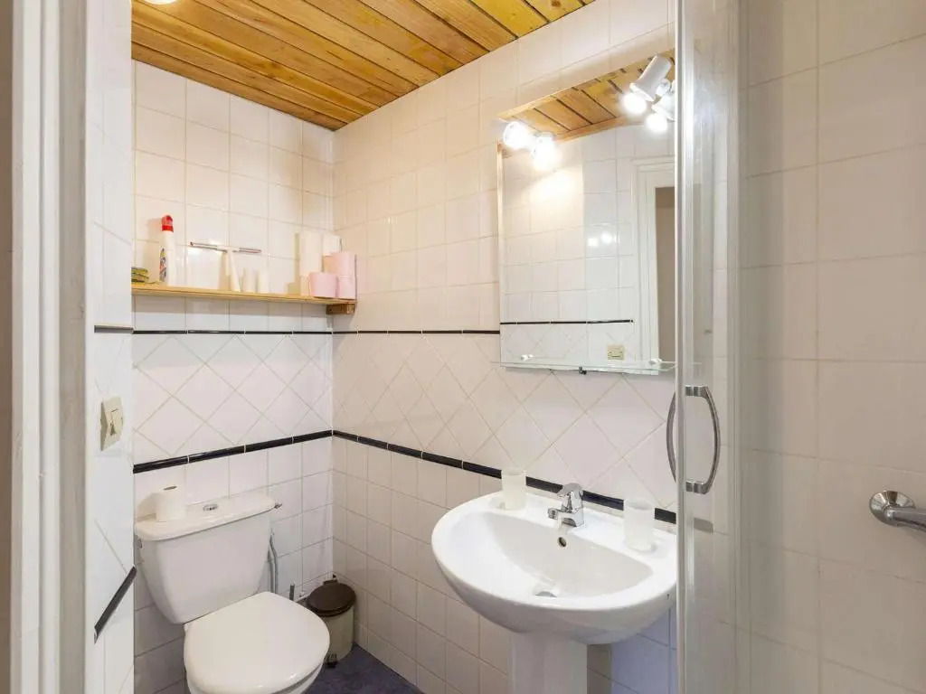 Maison au centre du village, cour privative, au calme, Wi-Fi, cheminée, idéale pour familles. - FR-1-401-234