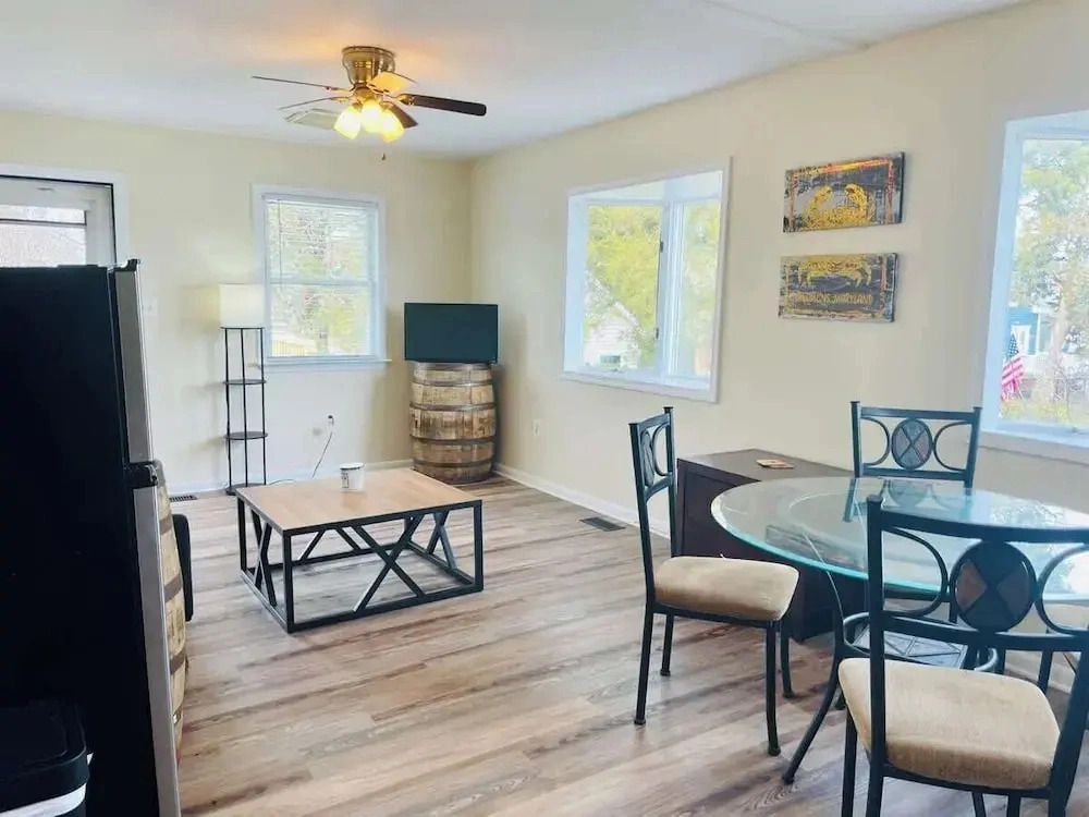 Waterfront Views With King Bed in Solomons Island