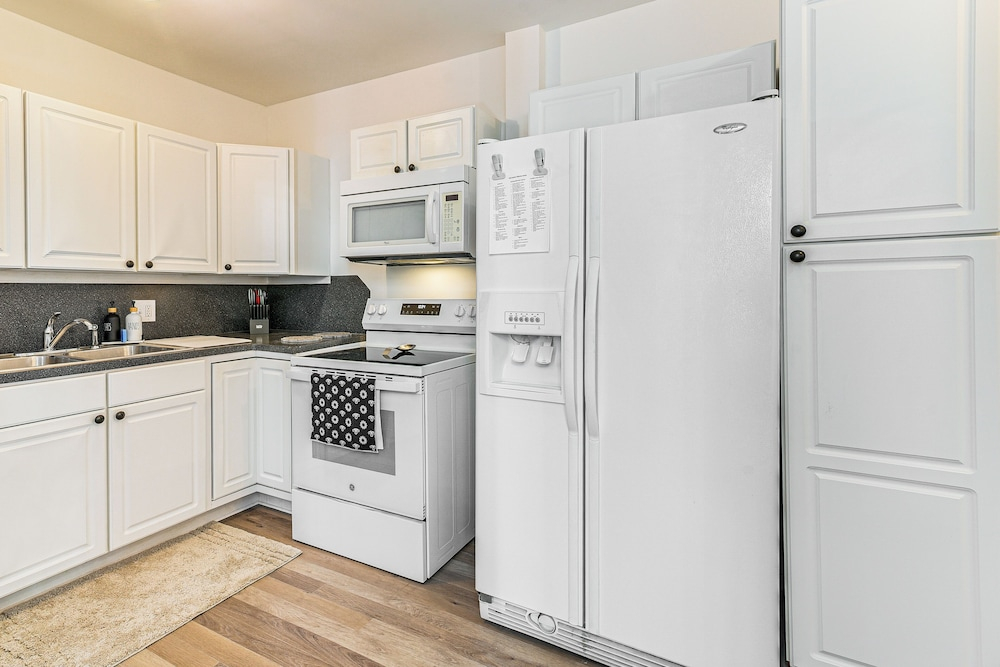 Walk to The Strand: Historic Family Base w/ Yard