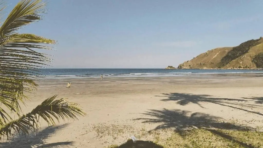 Casa de alto padrão, com 5 suítes, a 50m praia de Barequeçaba